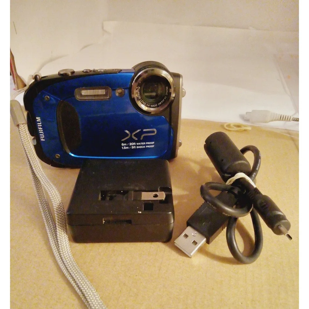 Camera Fujifilm Finepix XP60 Digital Camera Waterproof USB Charger Need ABattery